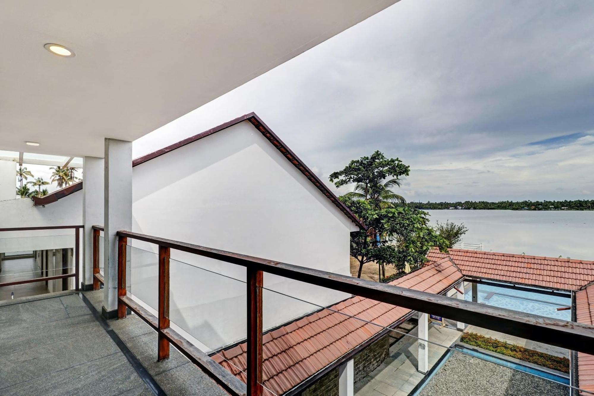 Townhouse Oak Edassery'S Sealine Villa Stay Kochi Dış mekan fotoğraf