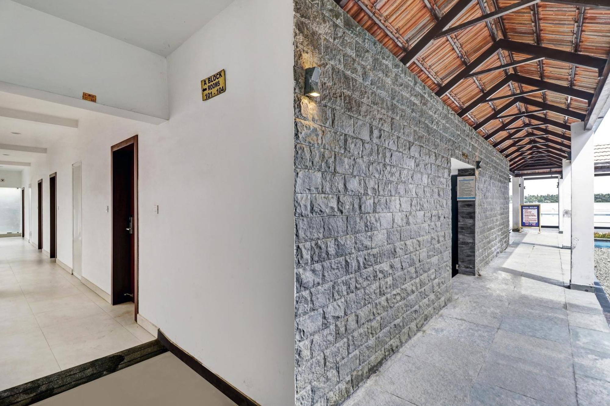 Townhouse Oak Edassery'S Sealine Villa Stay Kochi Dış mekan fotoğraf