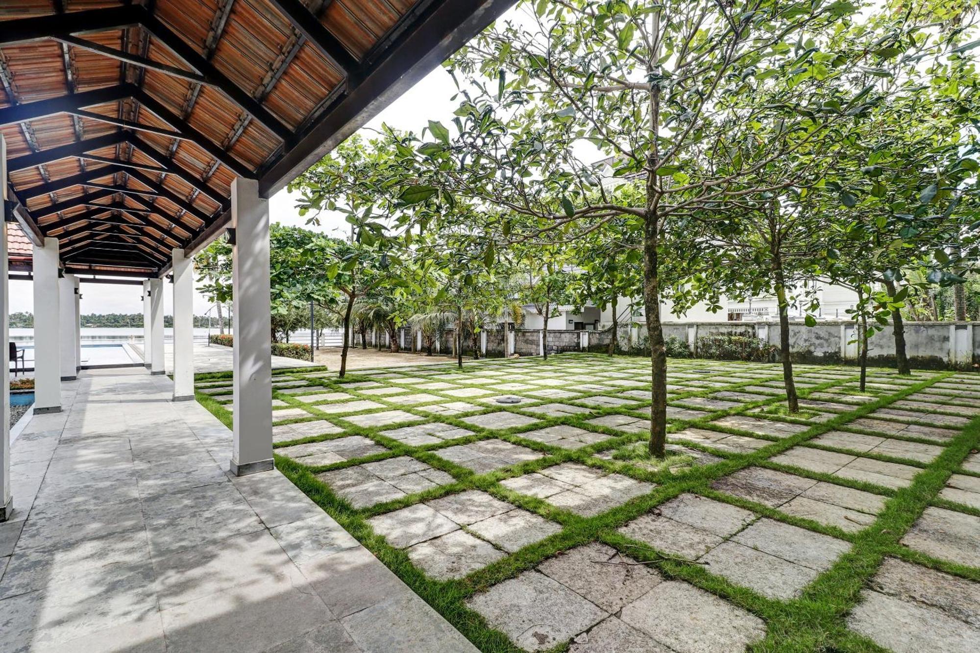 Townhouse Oak Edassery'S Sealine Villa Stay Kochi Dış mekan fotoğraf