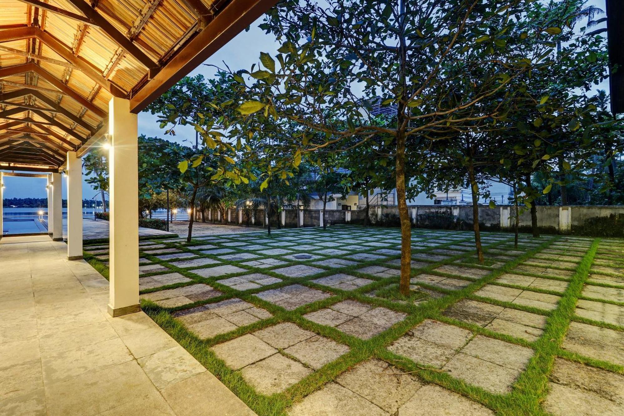 Townhouse Oak Edassery'S Sealine Villa Stay Kochi Dış mekan fotoğraf