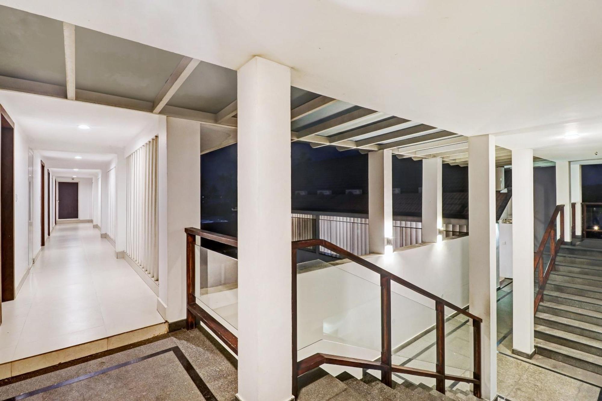 Townhouse Oak Edassery'S Sealine Villa Stay Kochi Dış mekan fotoğraf